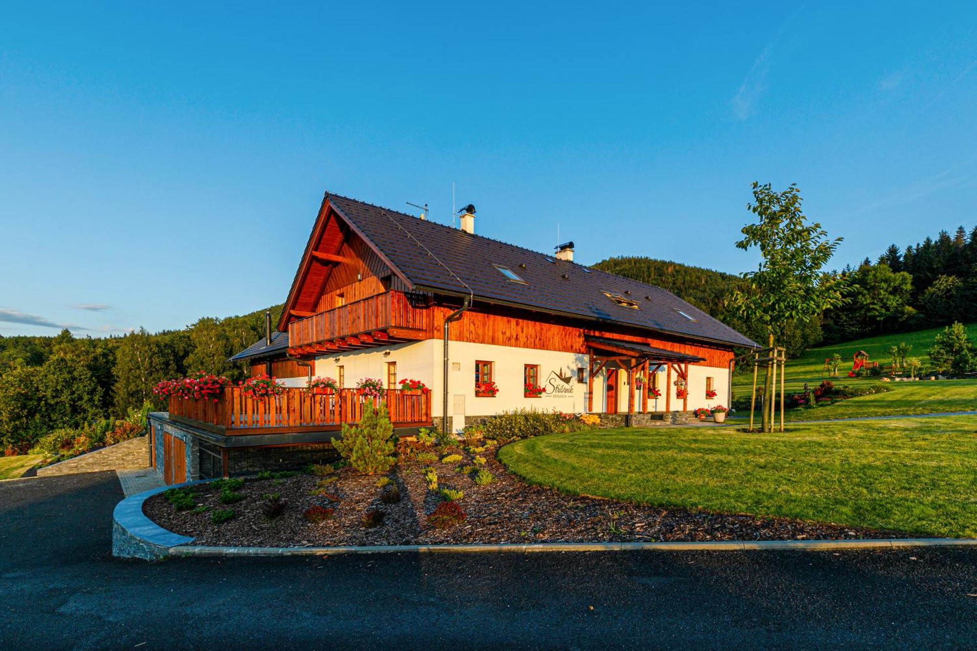 Penzion Stribrnik Krásná Esterno foto